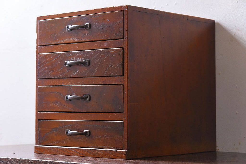 アンティーク家具　アンティーク　古い木製の小さな4杯小引き出し(2)