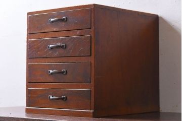 アンティーク家具　アンティーク　古い木製の小さな4杯小引き出し(2)