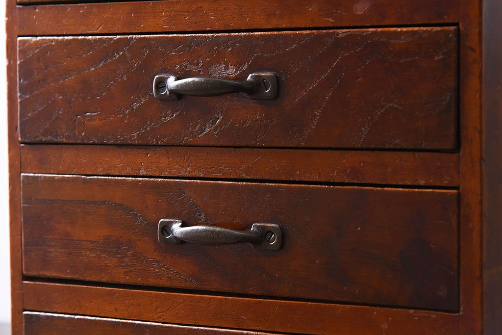 アンティーク家具　アンティーク　古い木製の小さな4杯小引き出し(2)