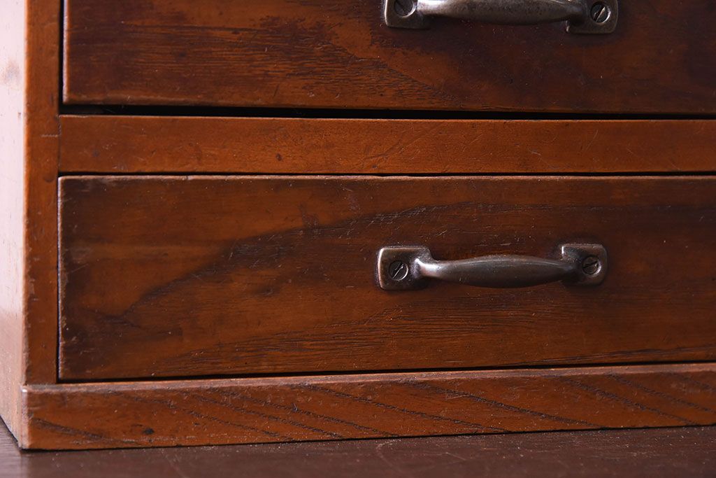 アンティーク家具　アンティーク　古い木製の小さな4杯小引き出し(2)