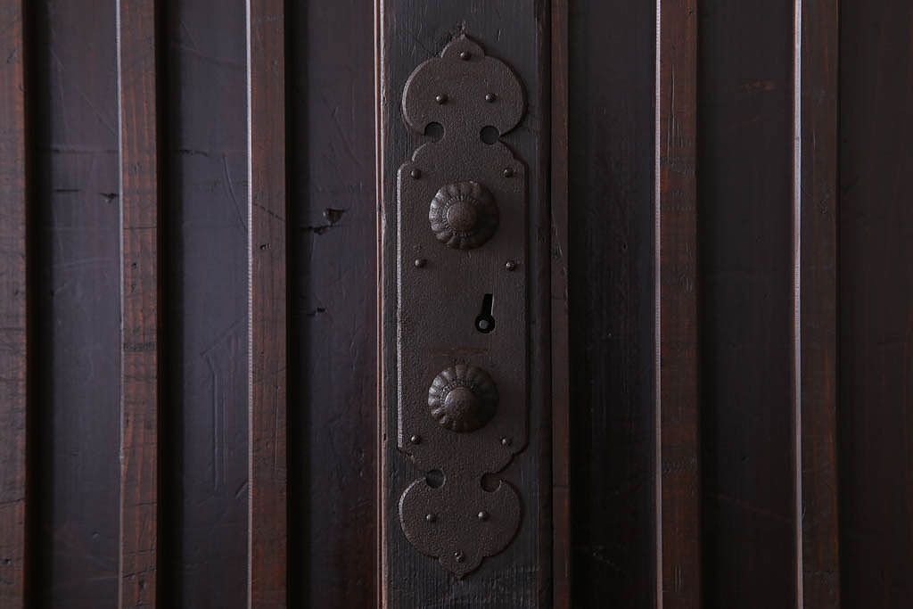 アンティーク家具　古民具・骨董　明治大正期　六尺　縦桟引き戸の重ね水屋箪笥