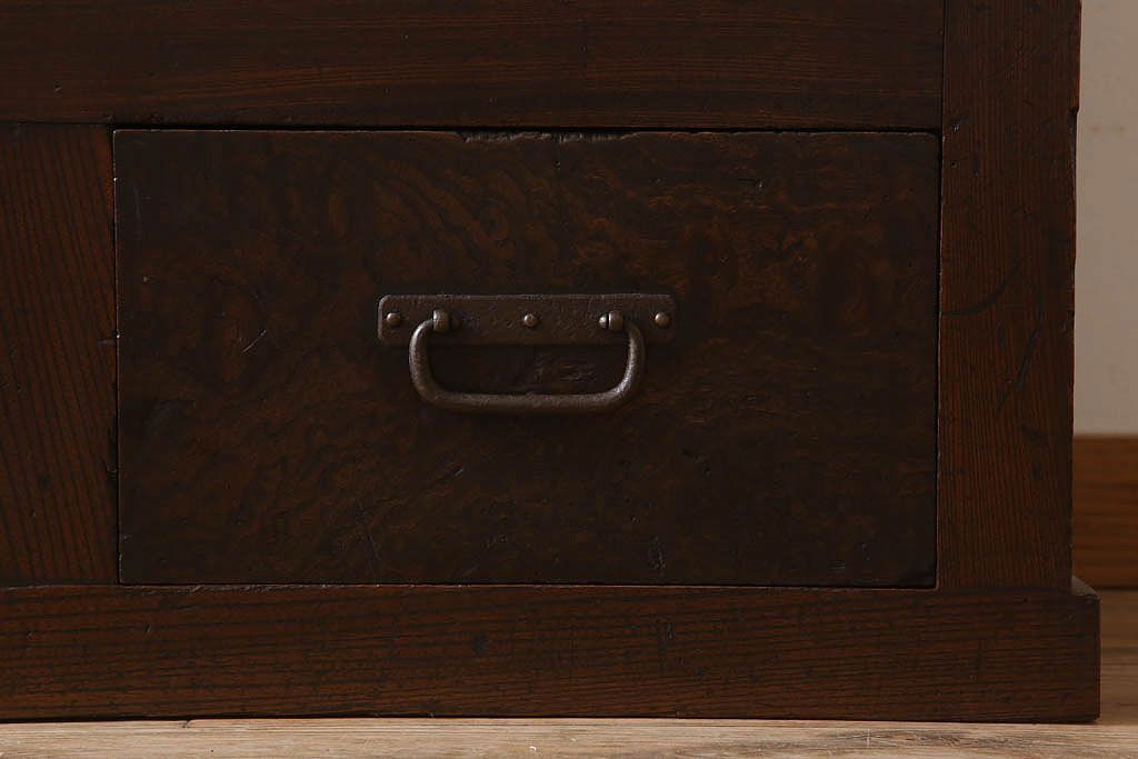 アンティーク家具　古民具・骨董　明治大正期　六尺　縦桟引き戸の重ね水屋箪笥