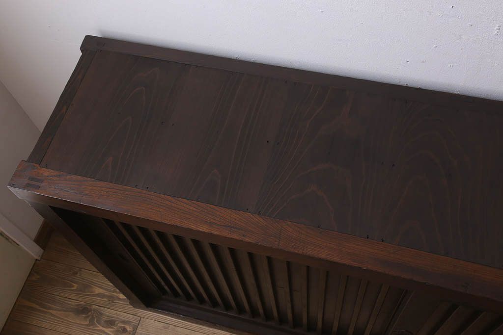 アンティーク家具　古民具・骨董　明治大正期　六尺　縦桟引き戸の重ね水屋箪笥