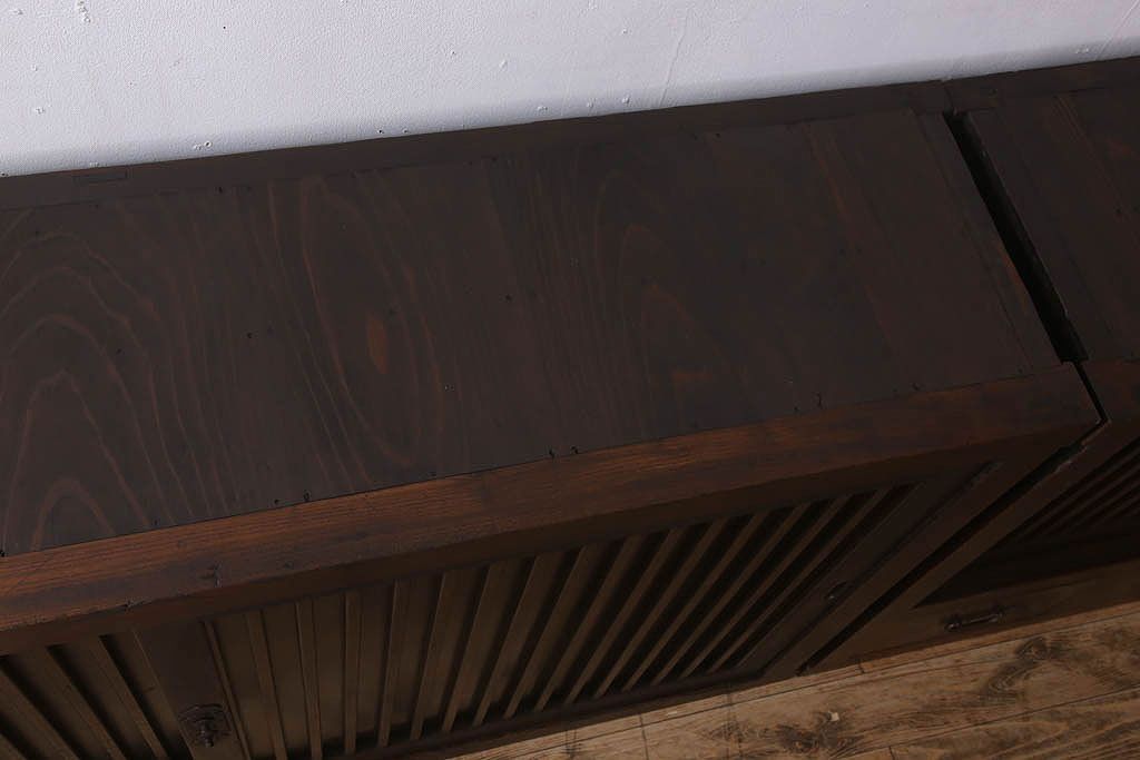 アンティーク家具　古民具・骨董　明治大正期　六尺　縦桟引き戸の重ね水屋箪笥