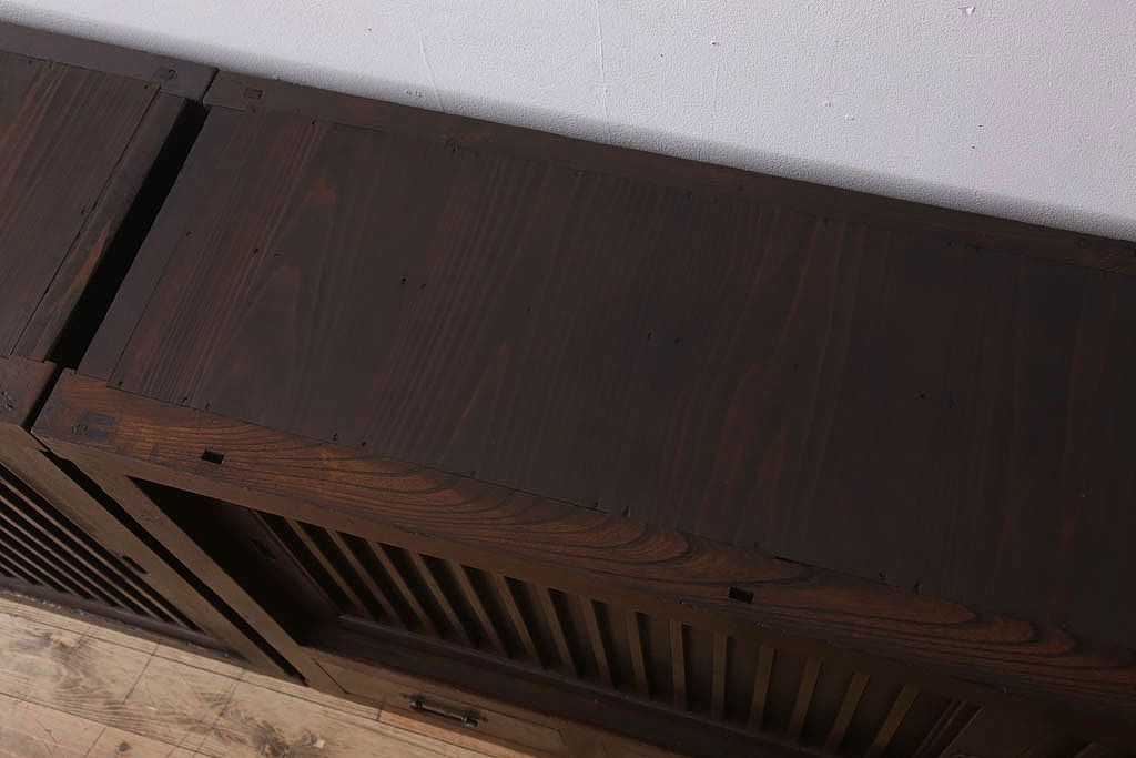 アンティーク家具　古民具・骨董　明治大正期　六尺　縦桟引き戸の重ね水屋箪笥