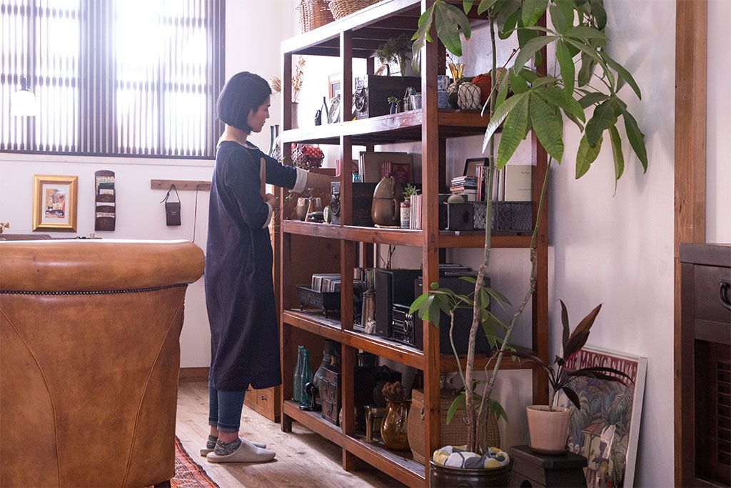 アンティーク家具　特大サイズ　古い木製の和製アンティーク飾り棚