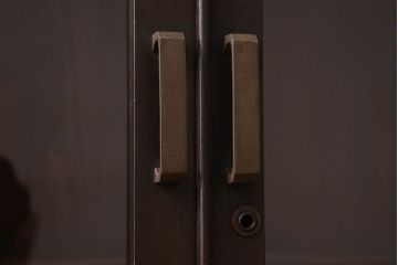 アンティーク家具　和製アンティーク　古い檜材の上品なブックケース(本棚)