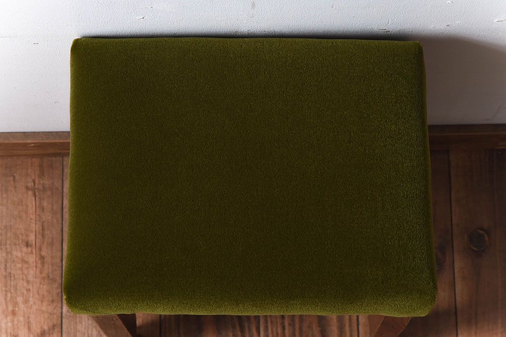 レトロ家具　古い欅材製のレトロなクッション座面角スツール