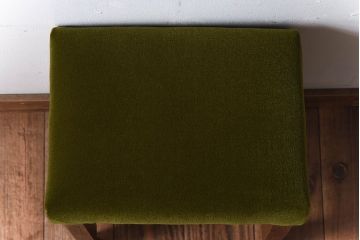 レトロ家具　古い欅材製のレトロなクッション座面角スツール