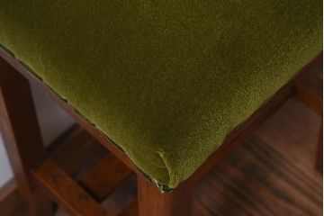 レトロ家具　古い欅材製のレトロなクッション座面角スツール