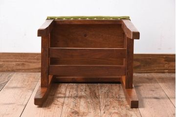 レトロ家具　古い欅材製のレトロなクッション座面角スツール