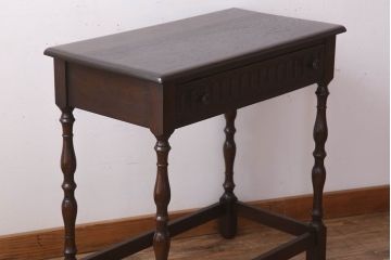 アンティーク家具　イギリスアンティーク　オーク材　サイドテーブル