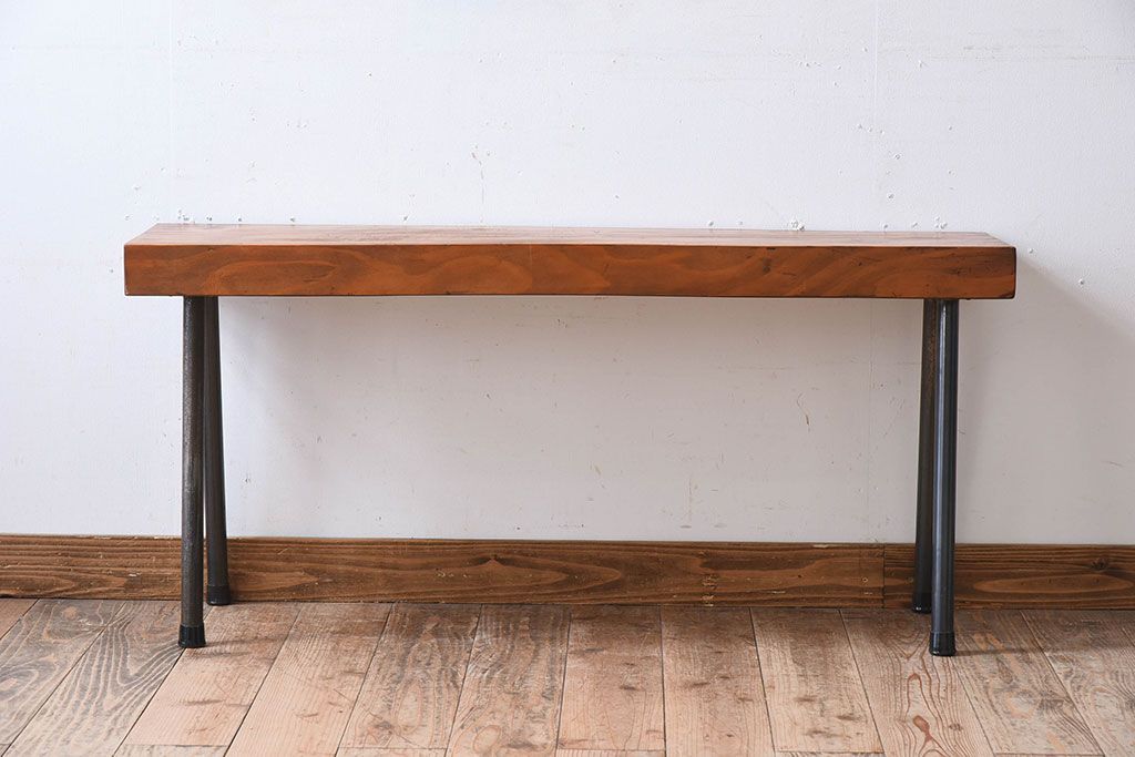 アンティーク家具　 天板一枚板　檜材　シンプルな鉄脚ベンチ(3)