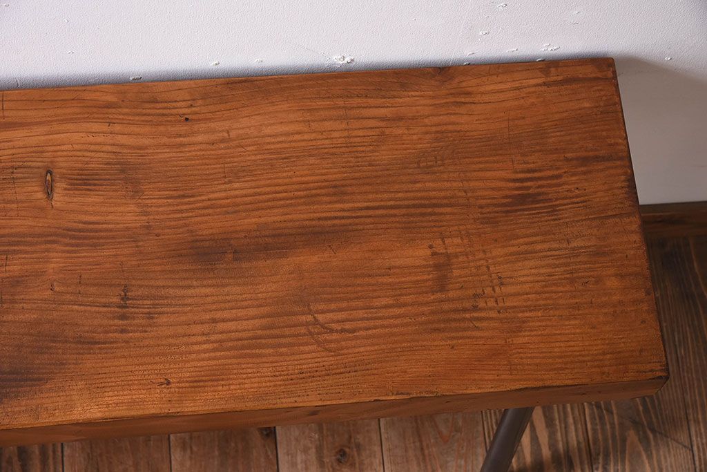 アンティーク家具　 天板一枚板　檜材　シンプルな鉄脚ベンチ(3)