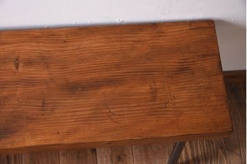 アンティーク家具　 天板一枚板　檜材　シンプルな鉄脚ベンチ(3)