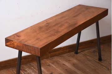 アンティーク家具　 天板一枚板　檜材　シンプルな鉄脚ベンチ(3)
