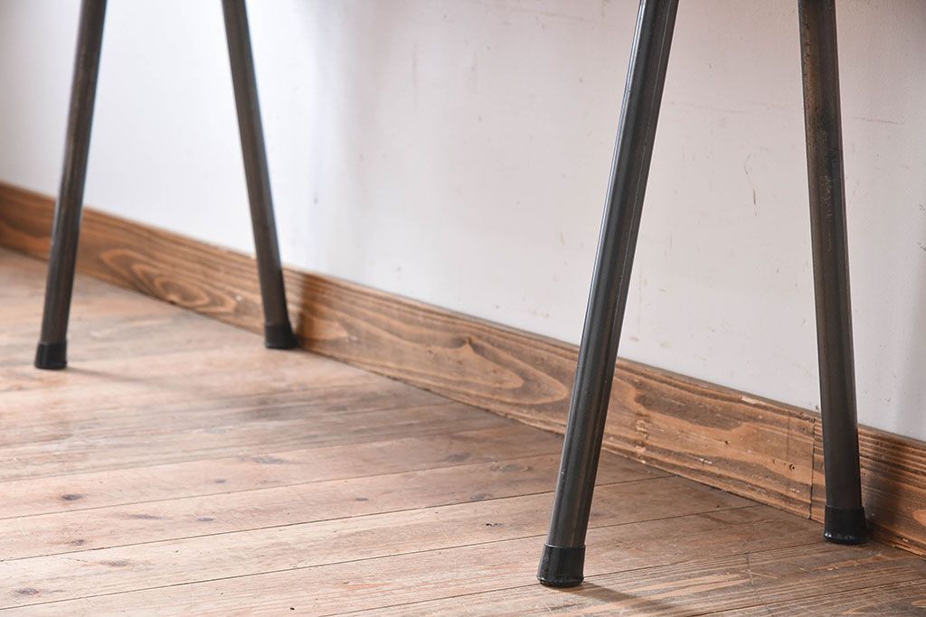 アンティーク家具　 天板一枚板　檜材　シンプルな鉄脚ベンチ(3)