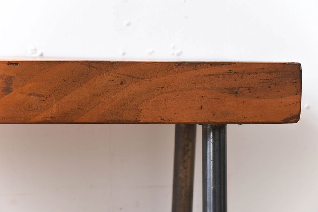 アンティーク家具　 天板一枚板　檜材　シンプルな鉄脚ベンチ(3)