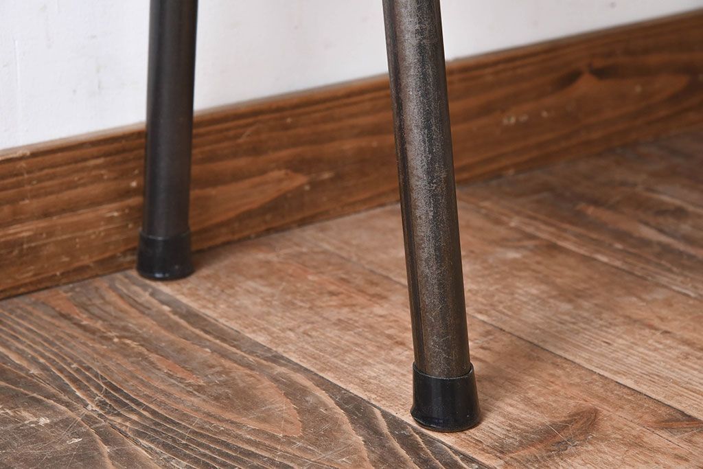 アンティーク家具　 天板一枚板　檜材　シンプルな鉄脚ベンチ(3)