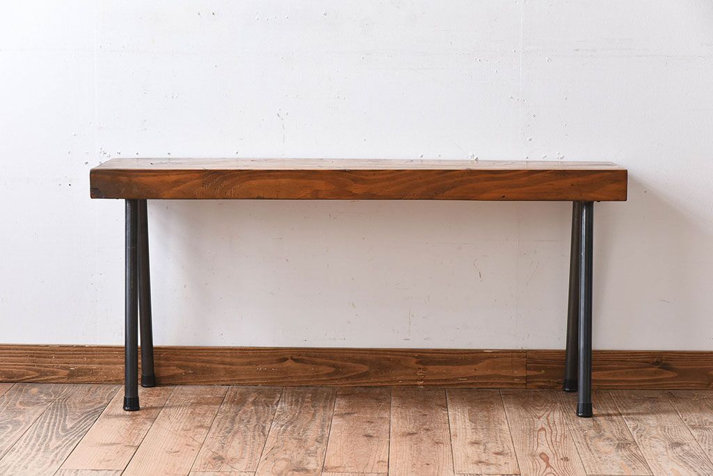 アンティーク家具　天板一枚板　檜材　シンプルな鉄脚ベンチ