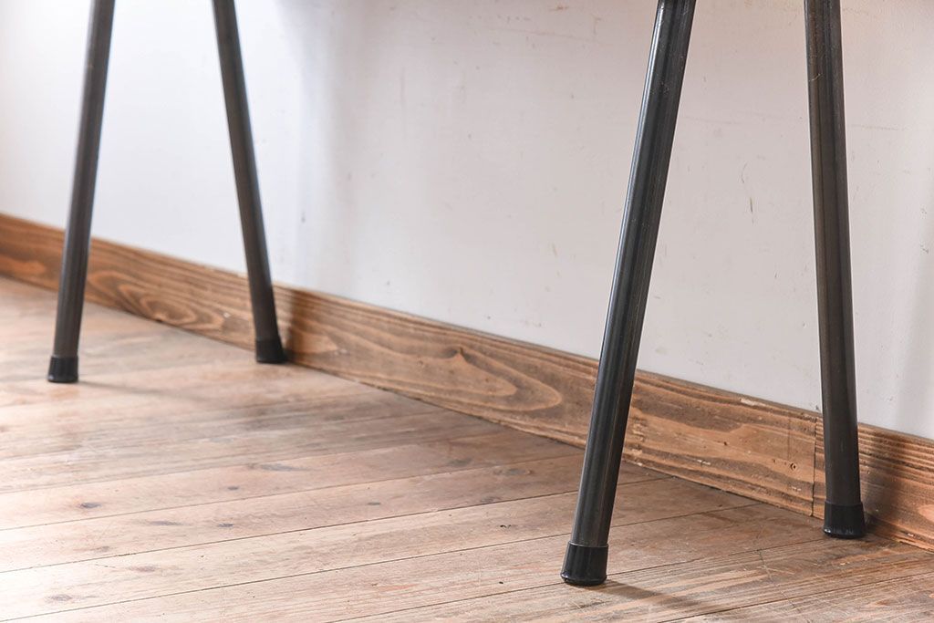 アンティーク家具　天板一枚板　檜材　シンプルな鉄脚ベンチ