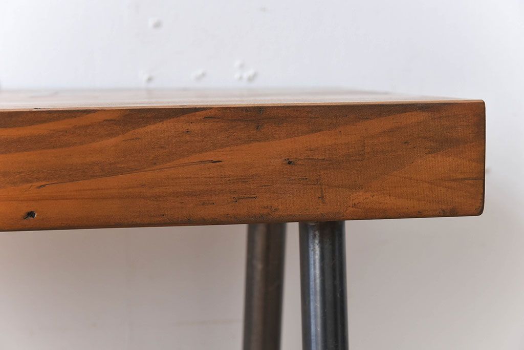 アンティーク家具　天板一枚板　檜材　シンプルな鉄脚ベンチ