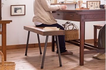 アンティーク家具　天板一枚板　檜材　シンプルな鉄脚ベンチ(1)