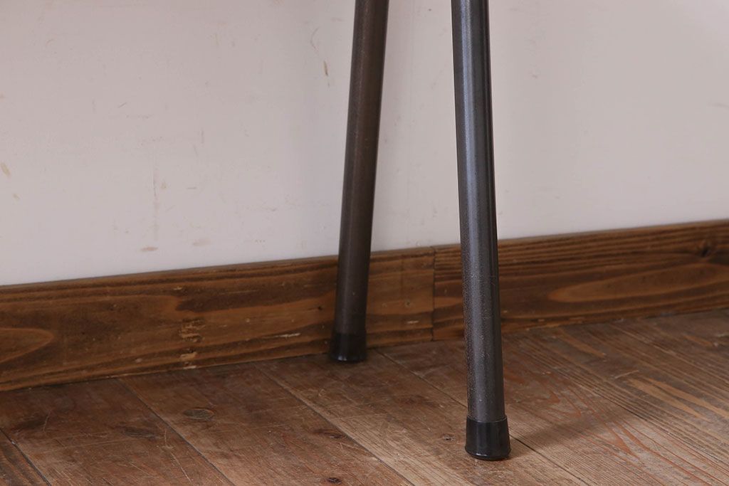 アンティーク家具　天板一枚板　檜材　シンプルな鉄脚ベンチ(1)