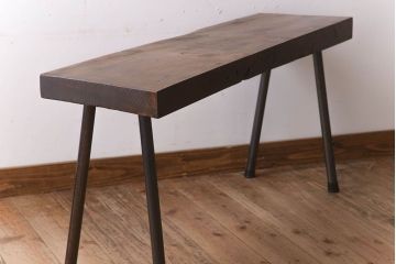 アンティーク家具　天板一枚板　檜材　シンプルな鉄脚ベンチ(2)