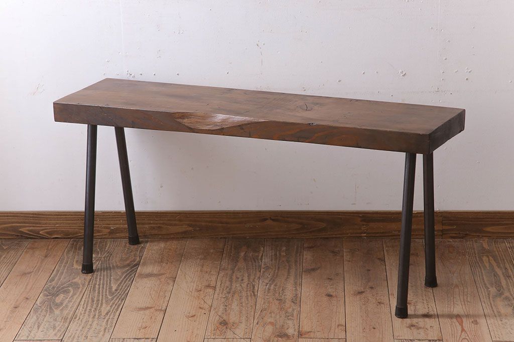 アンティーク家具　天板一枚板　檜材　シンプルな鉄脚ベンチ(2)