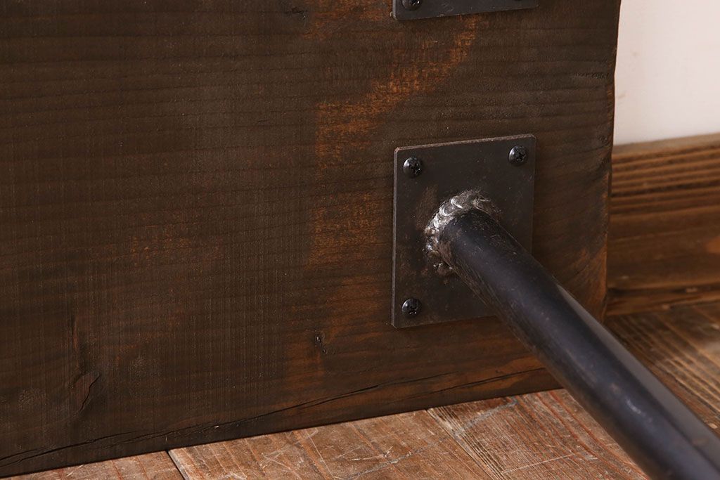 アンティーク家具　天板一枚板　檜材　シンプルな鉄脚ベンチ(2)