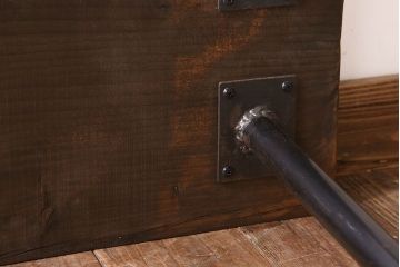 アンティーク家具　天板一枚板　檜材　シンプルな鉄脚ベンチ(2)