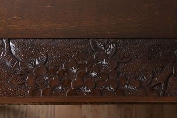 中古　特注品　軽井沢彫りの大ぶりダイニングテーブル
