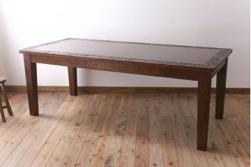 中古　特注品　軽井沢彫りの大ぶりダイニングテーブル
