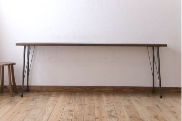 アンティーク家具　天板一枚板　ラワン材　シンプルな鉄脚テーブル(2)