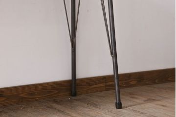 アンティーク家具　天板一枚板　ラワン材　シンプルな鉄脚テーブル(2)