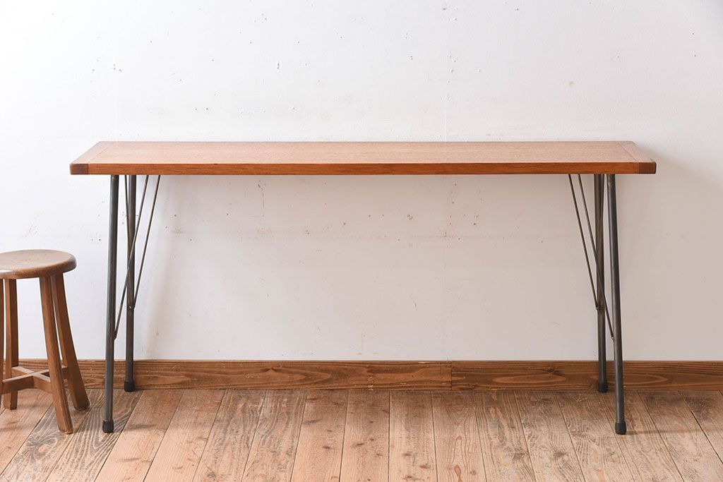 アンティーク家具　古いラワン材製の鉄脚テーブル