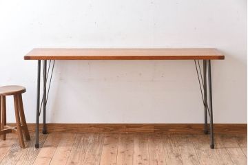 アンティーク家具　古いラワン材製の鉄脚テーブル