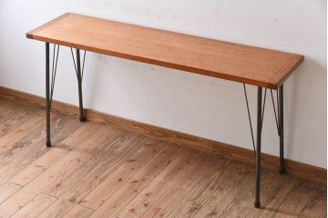 アンティーク家具　古いラワン材製の鉄脚テーブル