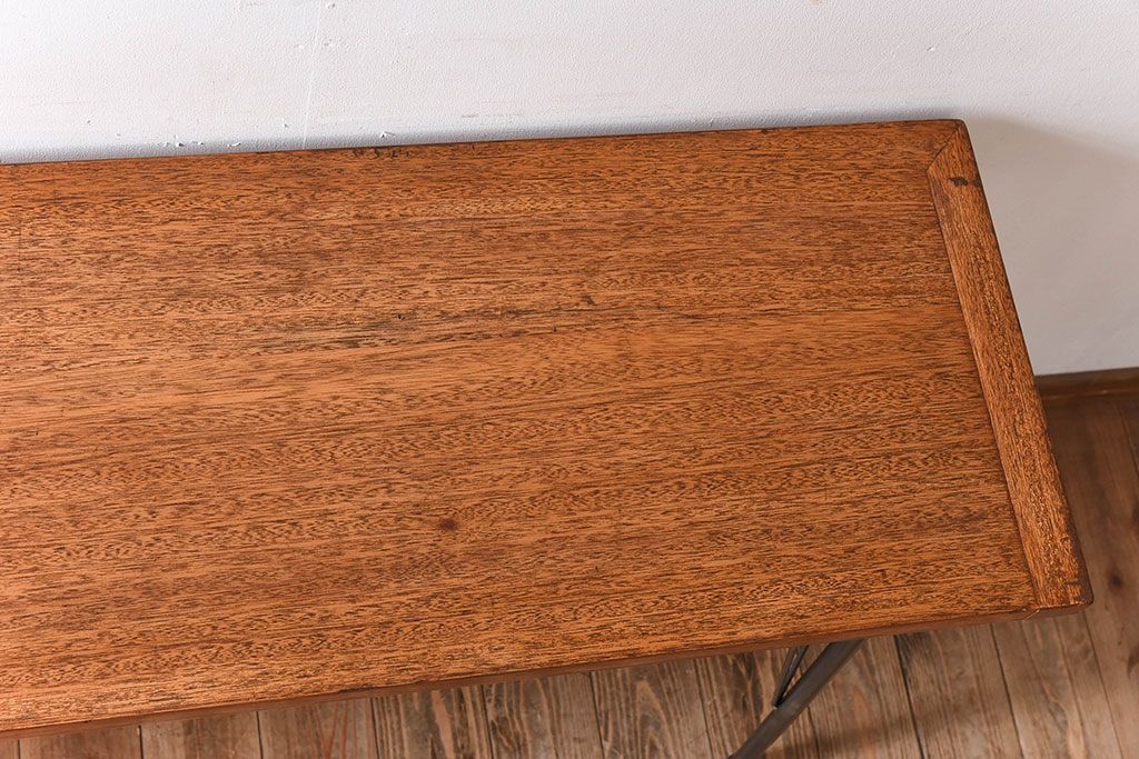 アンティーク家具　古いラワン材製の鉄脚テーブル