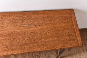 アンティーク家具　古いラワン材製の鉄脚テーブル