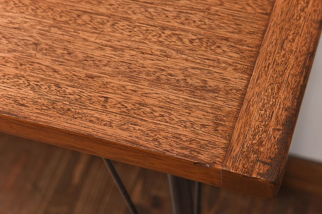 アンティーク家具　古いラワン材製の鉄脚テーブル