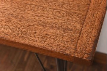 アンティーク家具　古いラワン材製の鉄脚テーブル