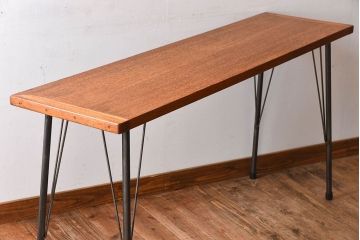 アンティーク家具　古いラワン材製の鉄脚テーブル