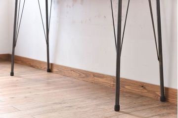 アンティーク家具　古いラワン材製の鉄脚テーブル