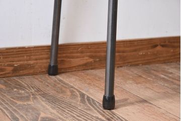 アンティーク家具　古いラワン材製の鉄脚テーブル