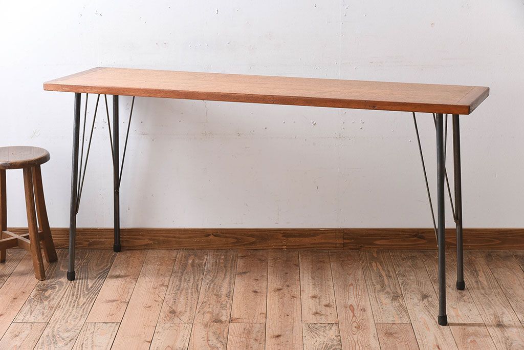 アンティーク家具　古いラワン材製の鉄脚テーブル