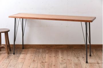 アンティーク家具　古いラワン材製の鉄脚テーブル