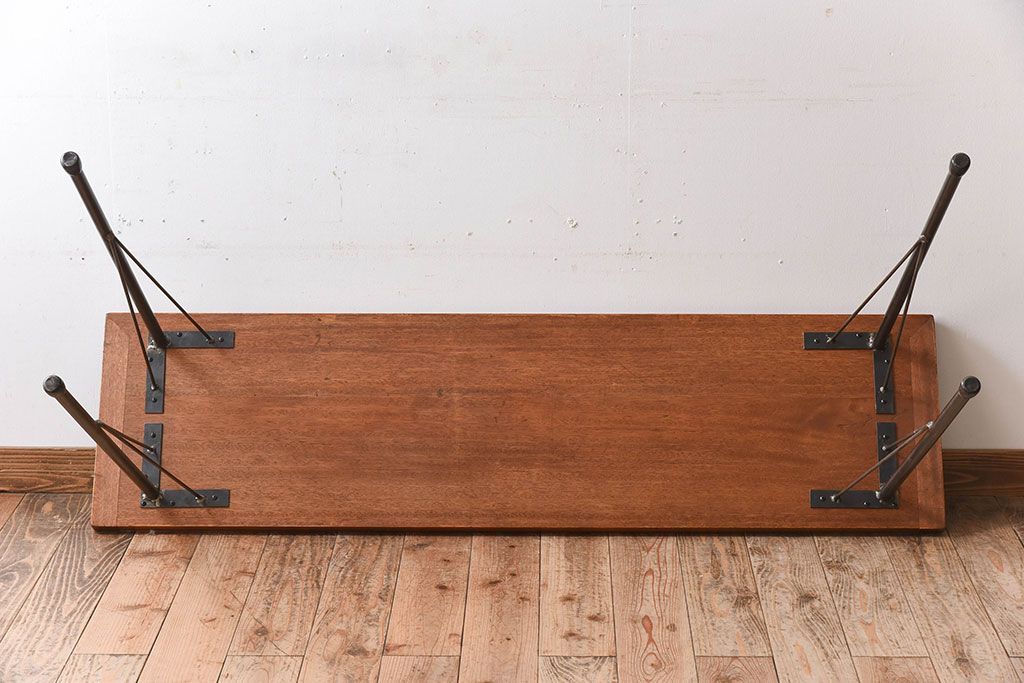 アンティーク家具　古いラワン材製の鉄脚テーブル