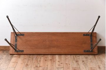 アンティーク家具　古いラワン材製の鉄脚テーブル